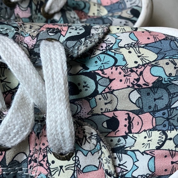 Skechers Multicolor Cat Print Kids Sneakers - Picture 4 of 9